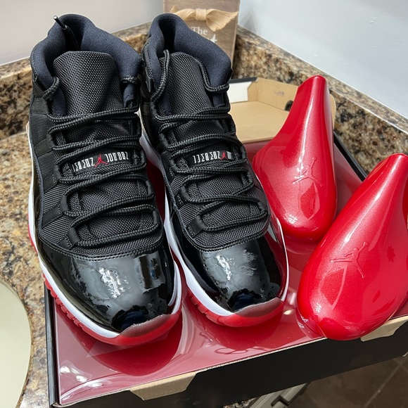 NWT Air Jordan 11 Playoffs 2012 Size 10 NEW - Picture 2 of 4